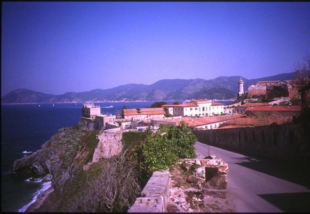 k2003_rh_0045.jpg_ix.med.jpg